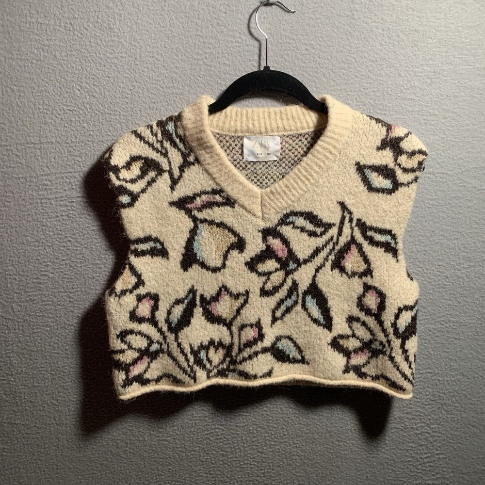 Zara Girls Sweater Vest Size 9/10 Pastel Floral Soft Cozy  Layering Vest